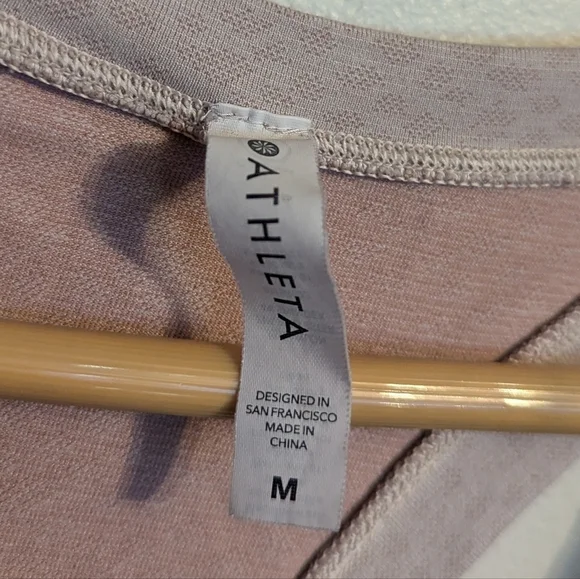 Athleta Tank Size Medium Pink Womens Momentum Scaled Ripples 657800